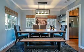 Stylish 2 Bed & 2 Bath At The Heart Of Hollywood With Free Parking - One Car Only