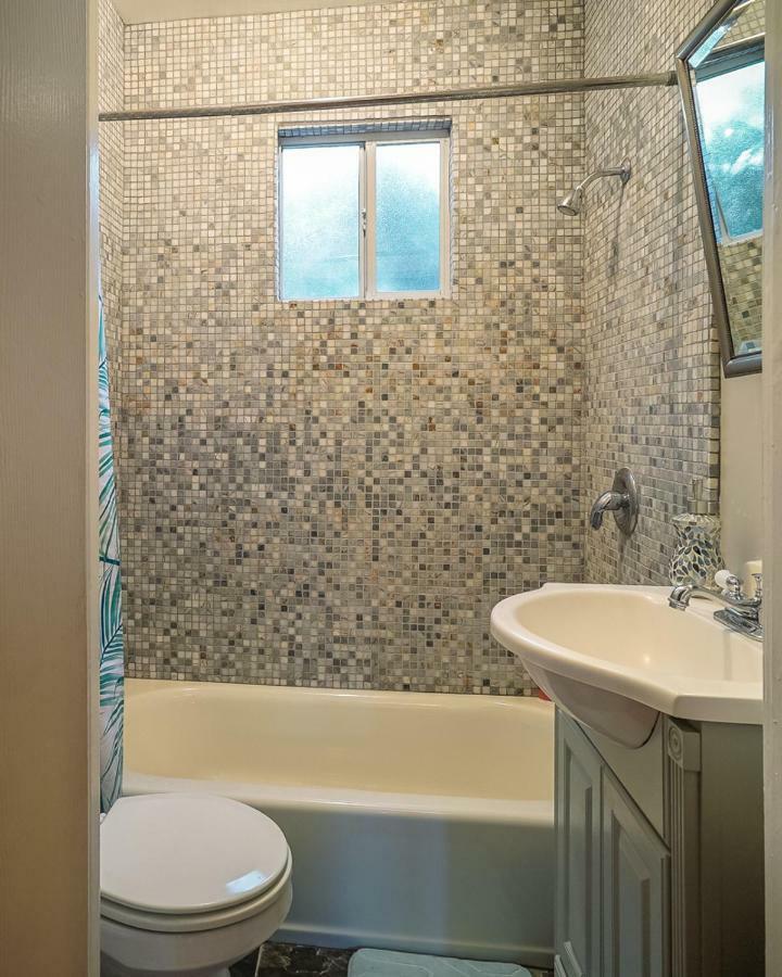 Stylish 2 Bed & 2 Bath At The Heart Of Hollywood With Free Parking - One Car Only Apartment Los Angeles Exterior photo
