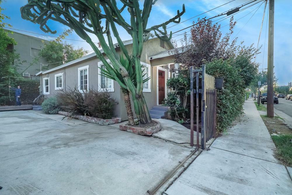 Stylish 2 Bed & 2 Bath At The Heart Of Hollywood With Free Parking - One Car Only Apartment Los Angeles Exterior photo