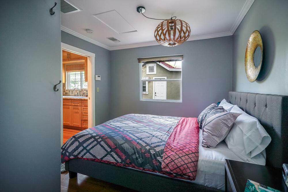 Stylish 2 Bed & 2 Bath At The Heart Of Hollywood With Free Parking - One Car Only Apartment Los Angeles Exterior photo