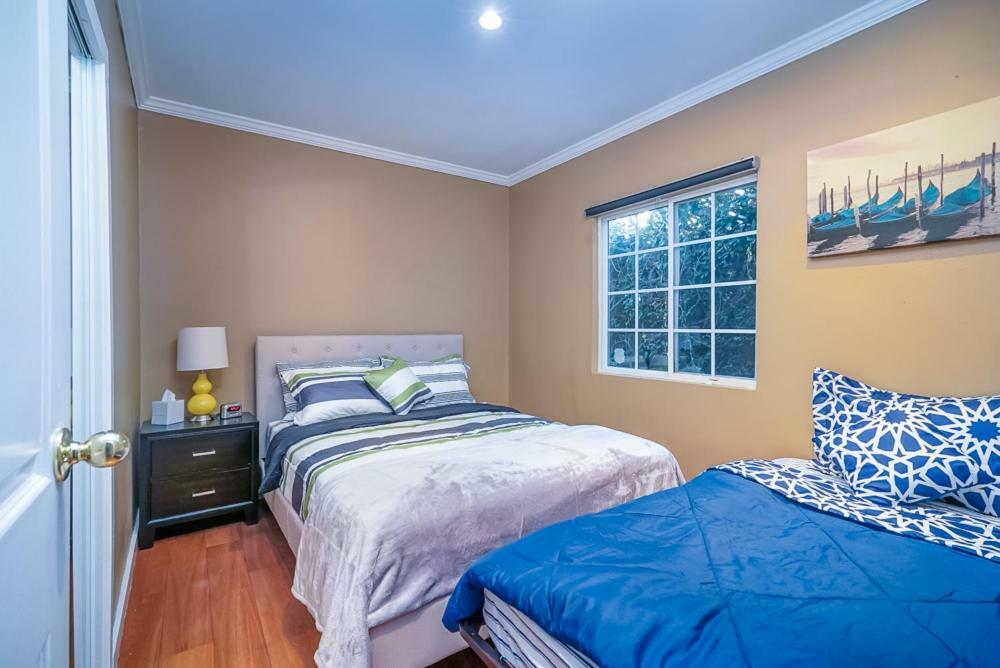 Stylish 2 Bed & 2 Bath At The Heart Of Hollywood With Free Parking - One Car Only Apartment Los Angeles Exterior photo