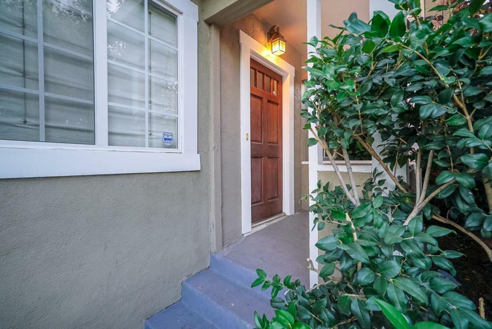 Stylish 2 Bed & 2 Bath At The Heart Of Hollywood With Free Parking - One Car Only Apartment Los Angeles Exterior photo